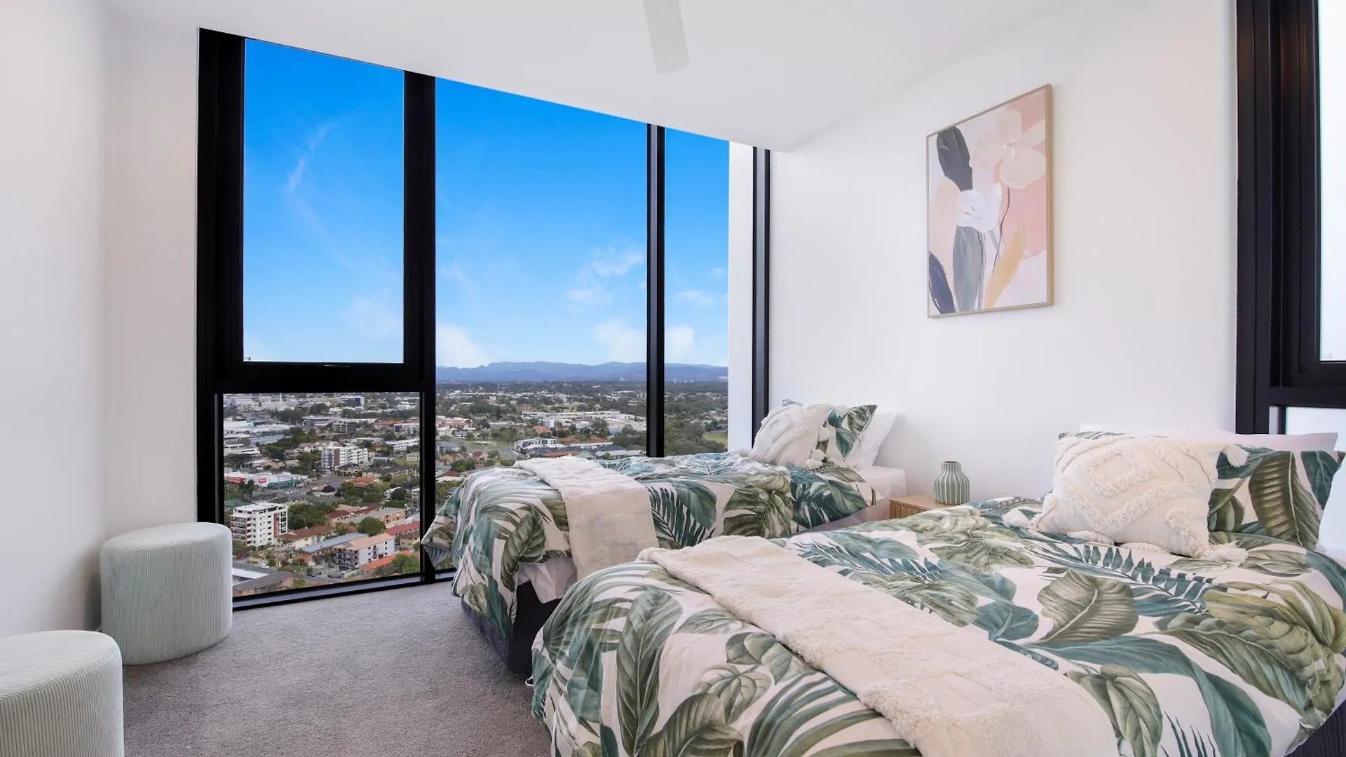 Daire Skyline Showdown - Views, Games & Vibes Gold Coast Avustralya
