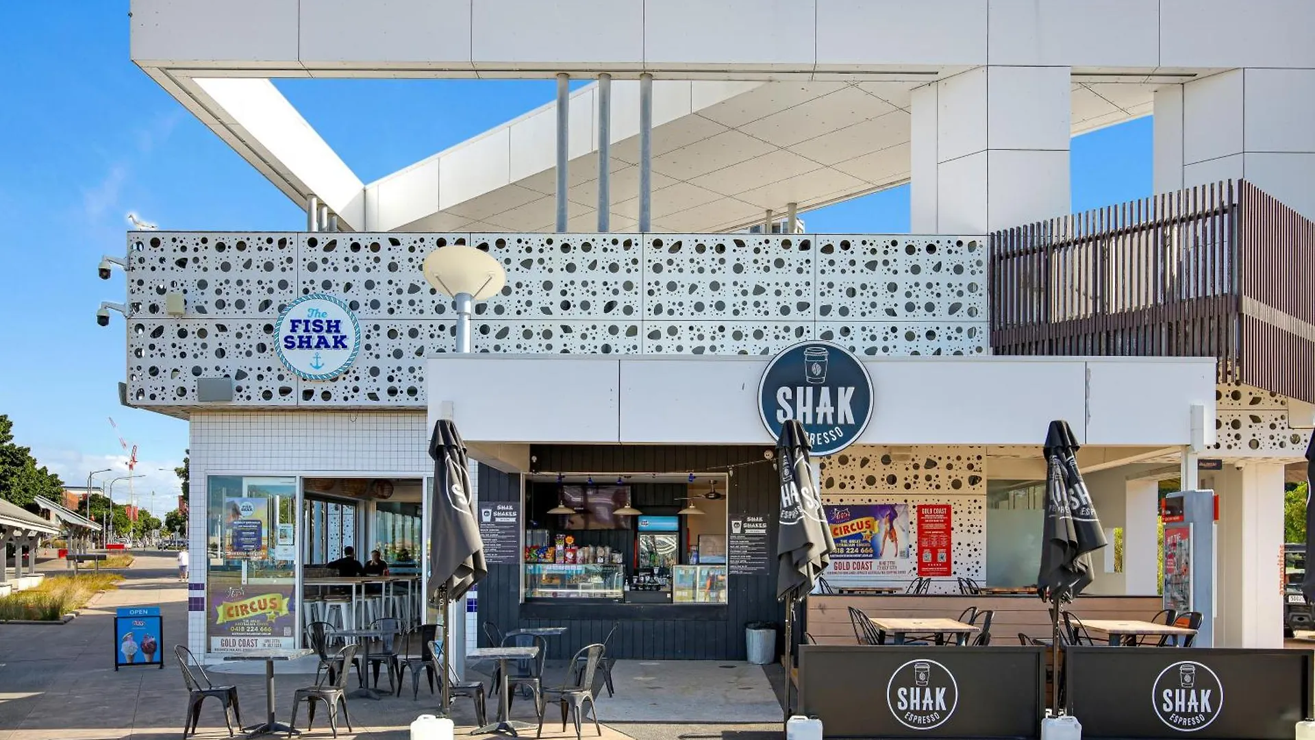 Skyline Showdown - Views, Games & Vibes Gold Coast Daire